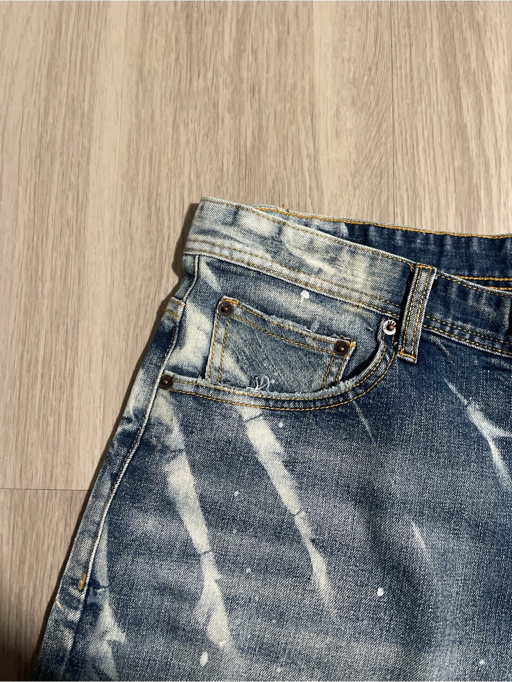 AKOO Men's Distressed Denim Shorts in Washed Blue with Paint Splatter - Picture 3 of 5